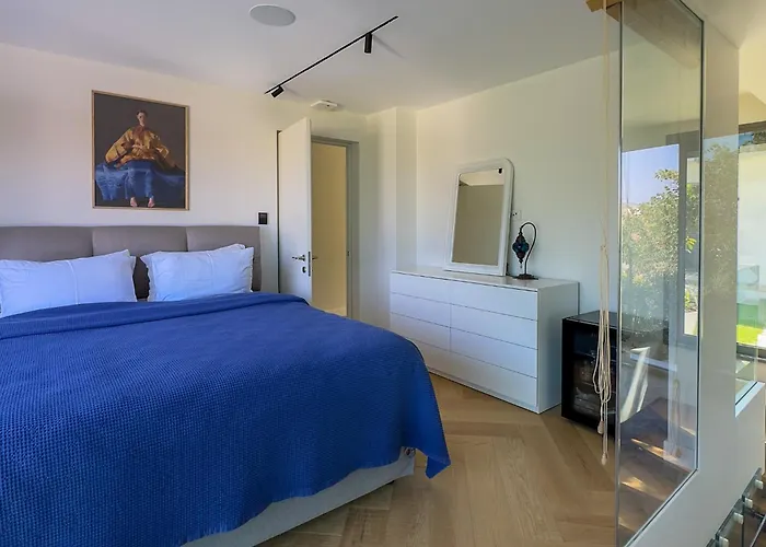 The Sunset Pavilion - Pool & 6br 博德鲁姆