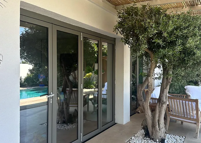 The Sunset Pavilion - Pool & 6br 博德鲁姆